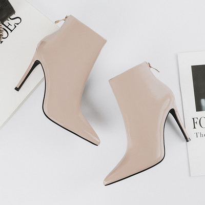 Elegáns női csizma hegyes modell 10 cm magas sarokkal