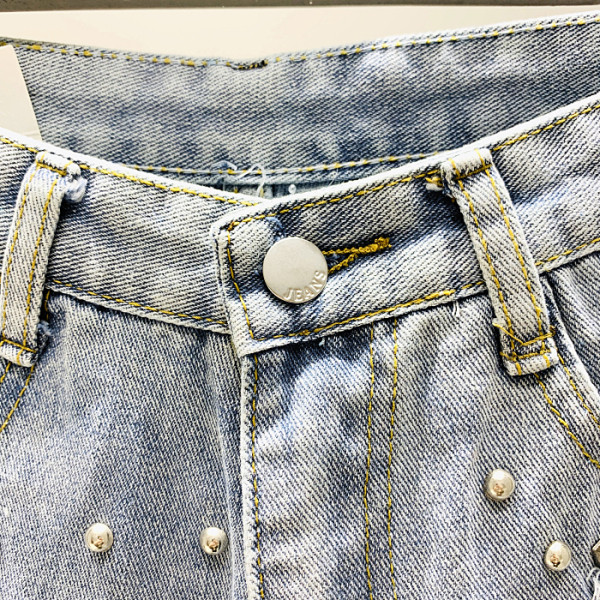 Нов модел къси дамски панталони с пулове и скъсани мотиви