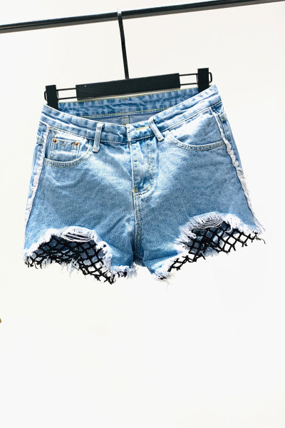 Къси дамски панталони със скъсани мотиви 