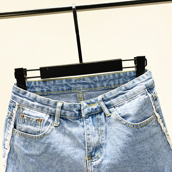 Къси дамски панталони със скъсани мотиви 