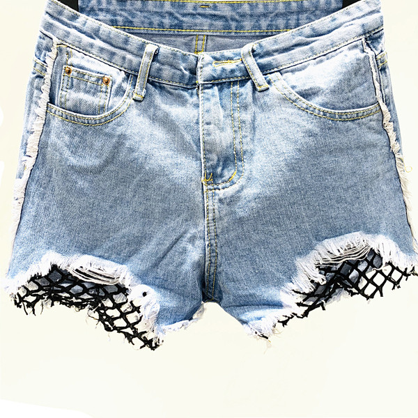 Къси дамски панталони със скъсани мотиви 