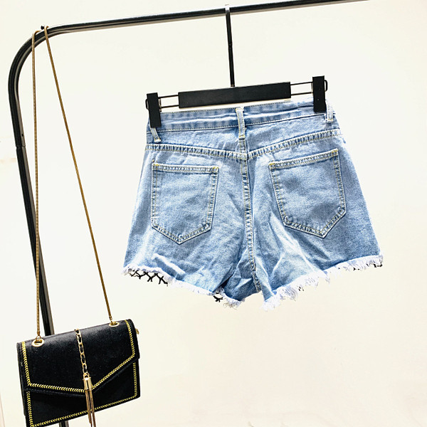 Къси дамски панталони със скъсани мотиви 