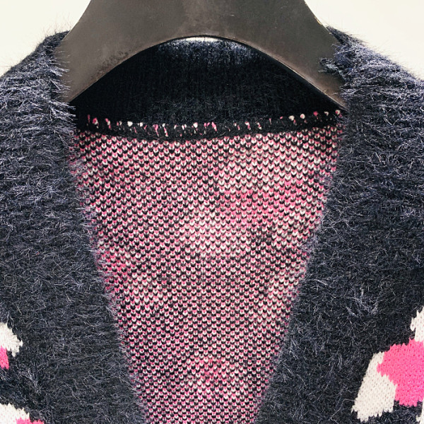 Нов модел дамска жилетка с леопардов десен и шпиц деколте