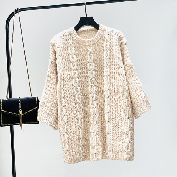 Нов модел дамски пуловер с широки ръкави и овално деколте