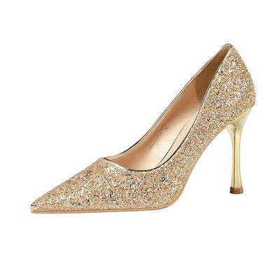 Elegáns női hegyes cipő 10 cm-es sarokkal, fényes hatással