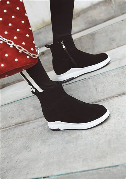 Meleg téli csizma eco velúrból, puha béléssel és cipzárral