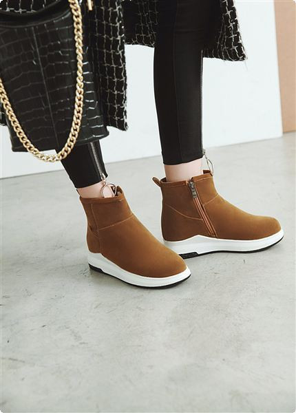 Meleg téli csizma eco velúrból, puha béléssel és cipzárral