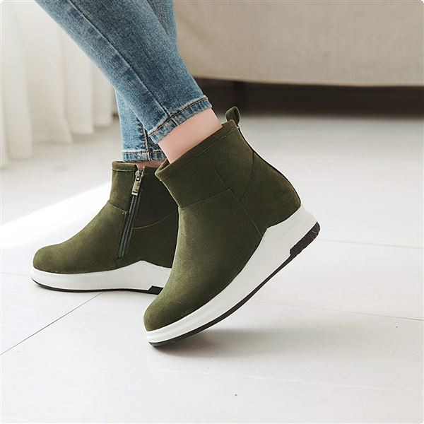 Meleg téli csizma eco velúrból, puha béléssel és cipzárral