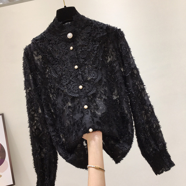 Modern női ing csipkével, gombokkal és alacsony gallérral