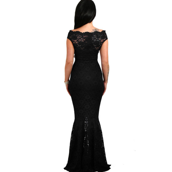 Elegáns női csipke hosszú ruha rövid ujjal Karcsú modell