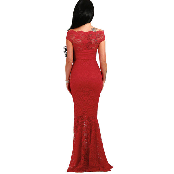 Elegáns női csipke hosszú ruha rövid ujjal Karcsú modell