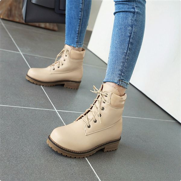 Kubai téli csizma fűzővel és alacsony talppal