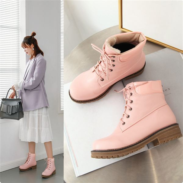 Kubai téli csizma fűzővel és alacsony talppal