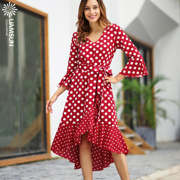 Vabaaja naiste pika kleidi asümmeetriline mudel täpiliste 3/4 varrukatega