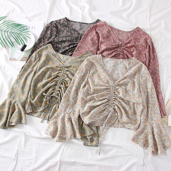 Modern női blúz virágmotívumokkal és lótusz ujjú - retro stílusú