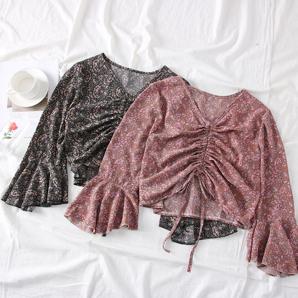 Modern női blúz virágmotívumokkal és lótusz ujjú - retro stílusú