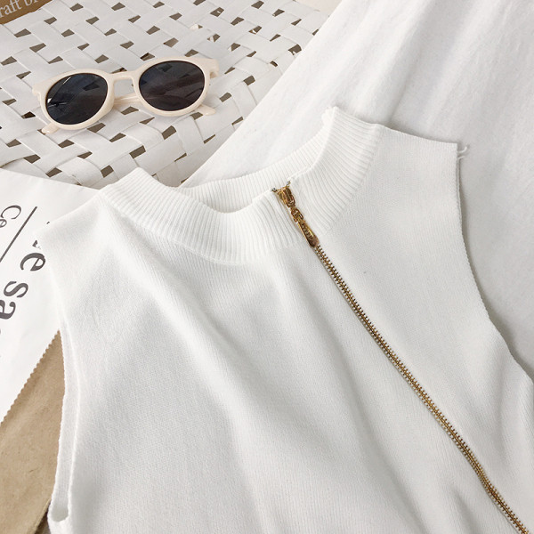 Modern női felső cipzárral és alacsony gallérral