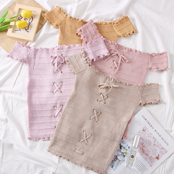 Moodne paljaste õlgade ja lipsudega naiste pluus