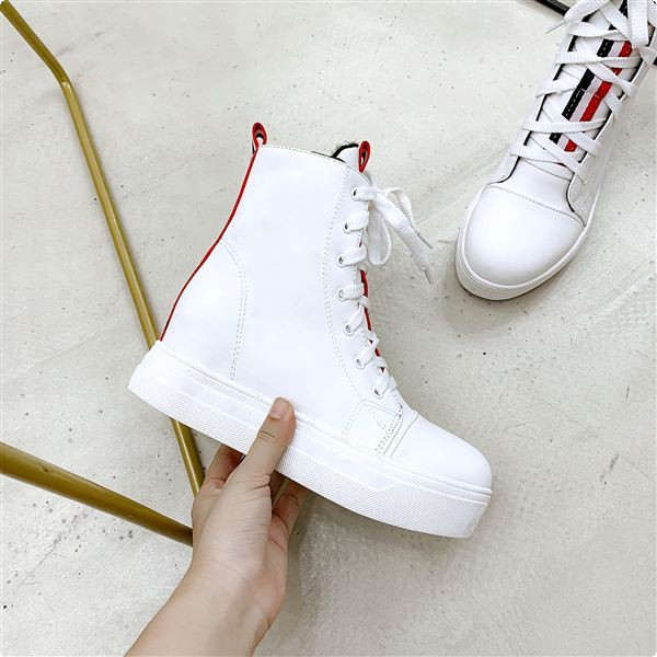 Napi magas tornacipő fűzővel és belső 5,5 cm-es platformmal