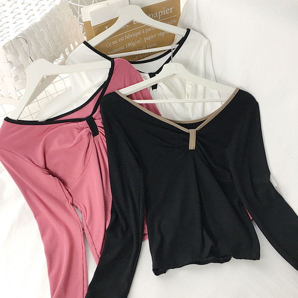 Alkalmi női blúz V-nyakú és hosszú ujjú