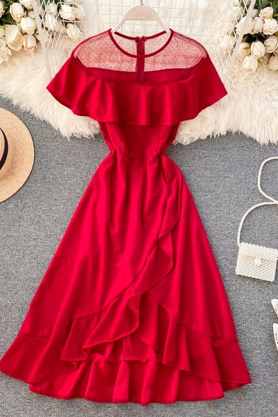 Стилна дамска рокля разкроен модел с обло деколте