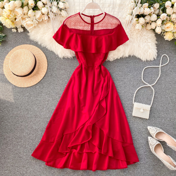 Стилна дамска рокля разкроен модел с обло деколте