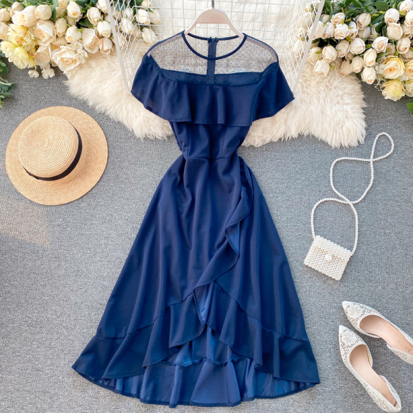 Стилна дамска рокля разкроен модел с обло деколте