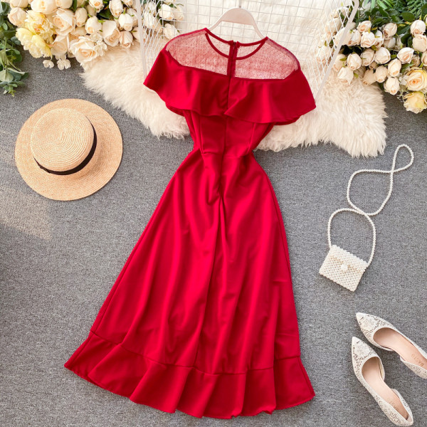 Стилна дамска рокля разкроен модел с обло деколте