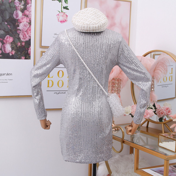 Új modell elegáns női ruha flitterekkel - aszimmetrikus modell