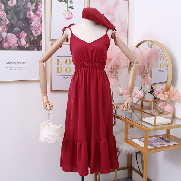 Alkalmi női ruha vékony pántokkal - szabású modell