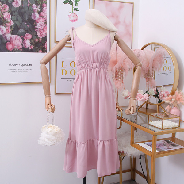 Alkalmi női ruha vékony pántokkal - szabású modell