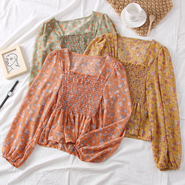 Modern női ing négyzet alakú nyakkivágással és virágmotívumokkal