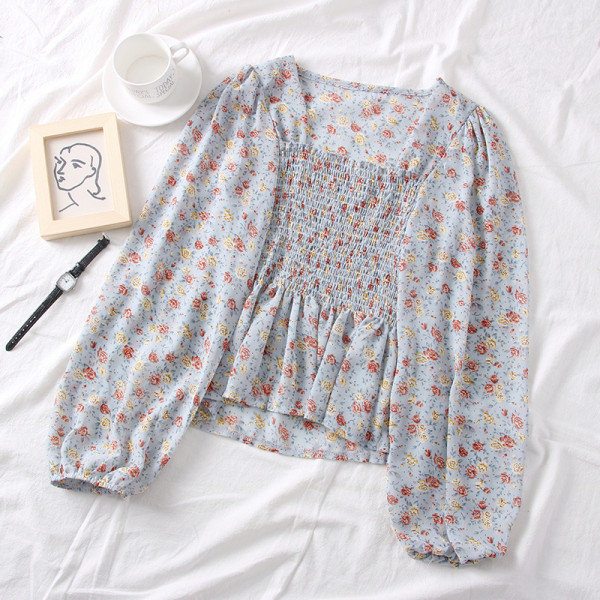 Modern női ing négyzet alakú nyakkivágással és virágmotívumokkal