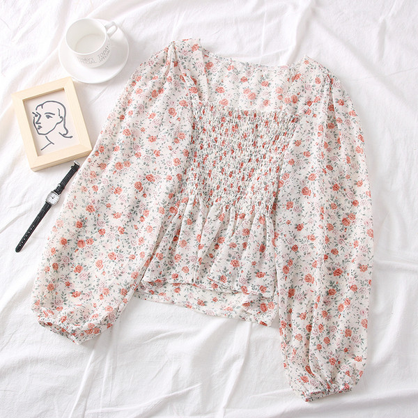 Modern női ing négyzet alakú nyakkivágással és virágmotívumokkal