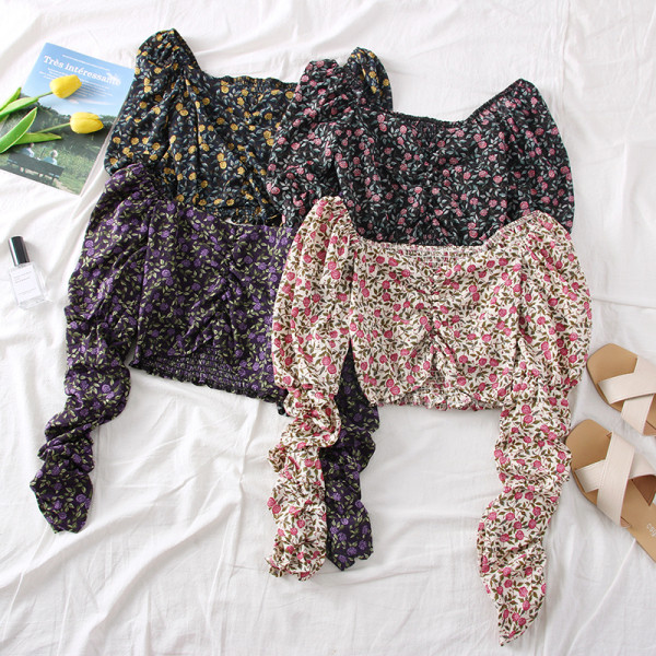 Új modell női blúz csónakos nyakkivágással és virágmotívumokkal