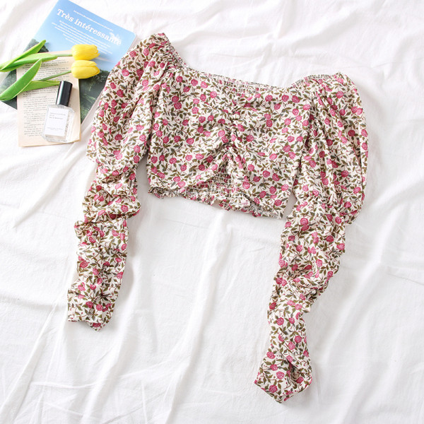 Új modell női blúz csónakos nyakkivágással és virágmotívumokkal