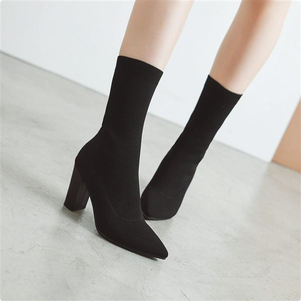 Elegáns női csizma típusú zokni hegyes modell és magassarkú - 8,5 cm