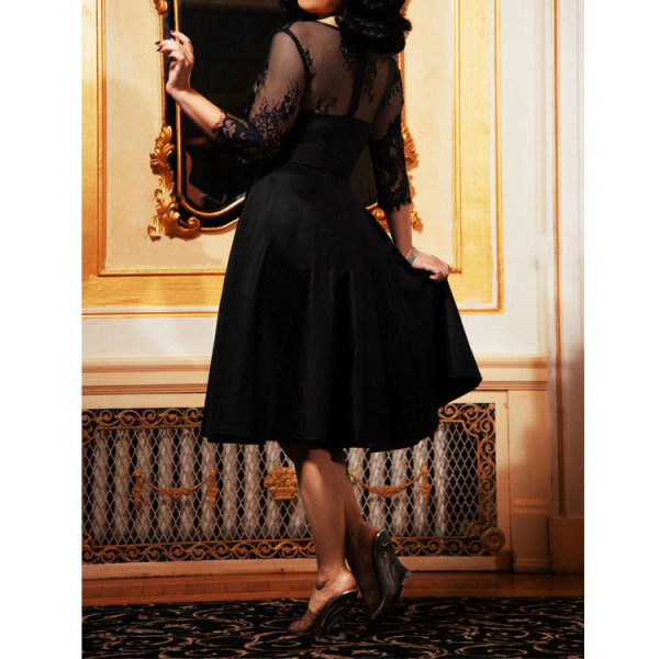 Stílusos női rövid ruha 3/4-es ujjal és ovális nyakkivágással