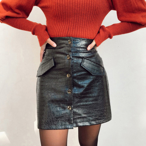 Актуална кожена пола с висока талия, копчета и имитация на джобове