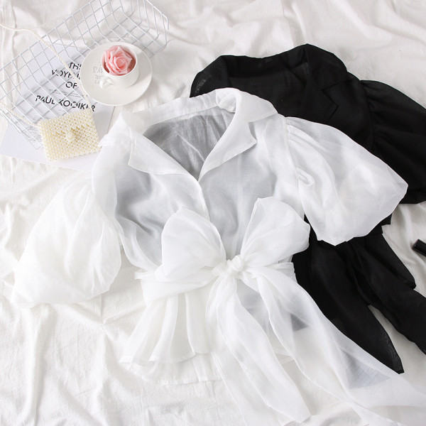 Modern női tüllblúz klasszikus gallérral és övvel