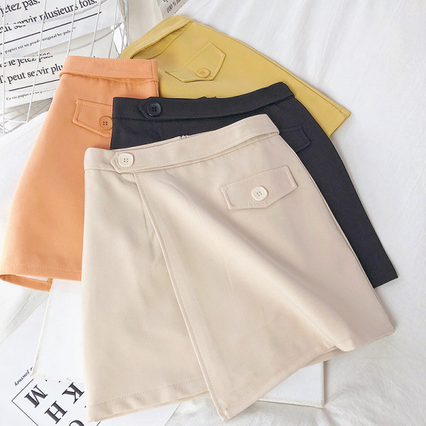 Női aszimmetrikus szoknya magas derékkal és gombokkal