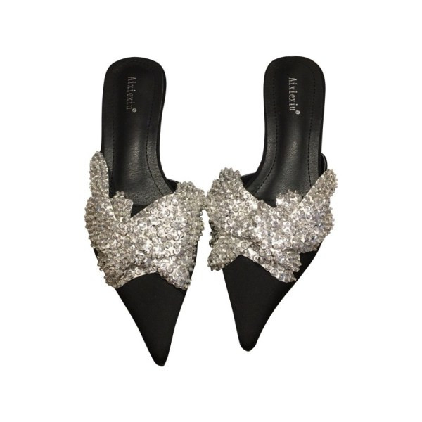 Elegáns női papucs flitterekkel, hegyes mintával és alacsony sarokkal