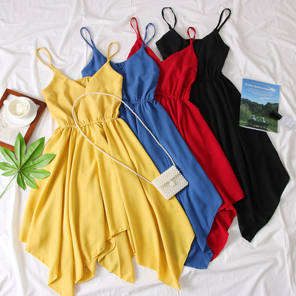 Modern női ruha spitz nyakkivágással és vékony pántokkal - aszimmetrikus modell