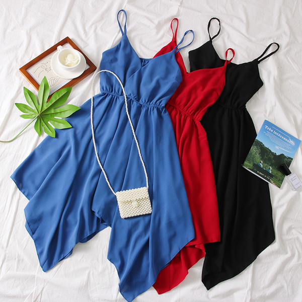 Modern női ruha spitz nyakkivágással és vékony pántokkal - aszimmetrikus modell