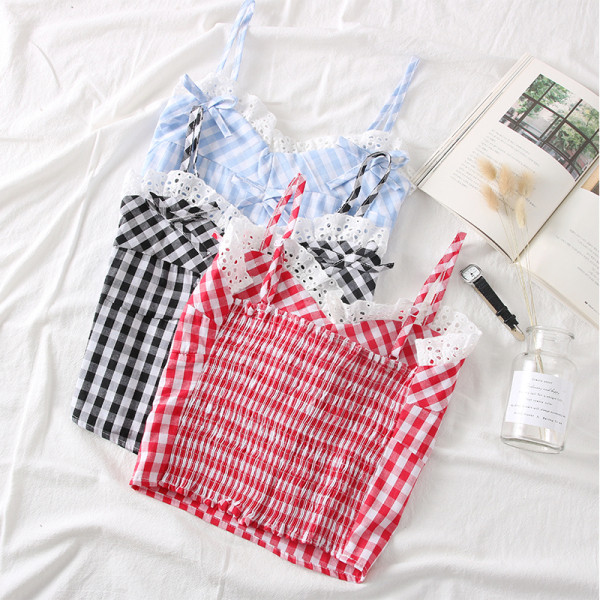 Kockás női felső vékony pánttal és csipkével