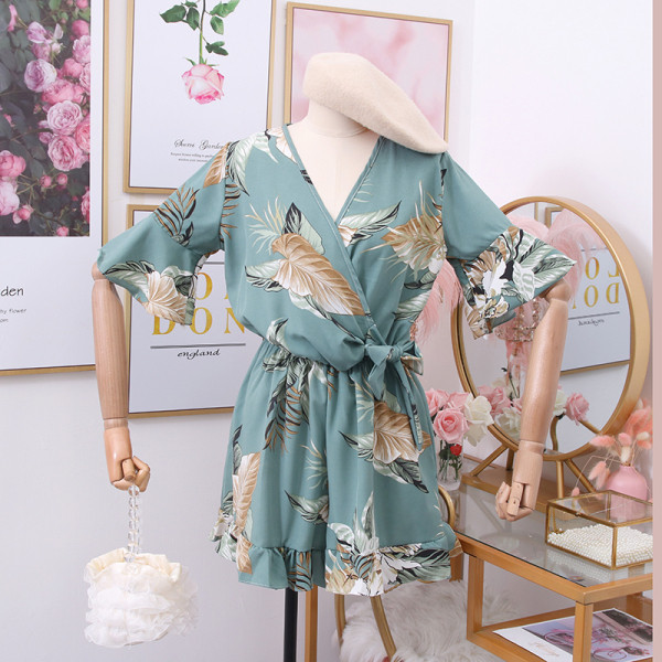 Lillemotiivide ja spitsikaelusega naiste kombinesoonide uus mudel