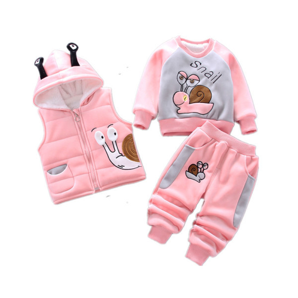 Három részből álló bársonyos téli szett, melyben mellény, pulóver és csigahímzéses nadrág található