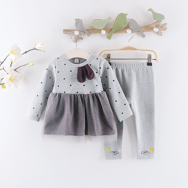 Gyerekkészlet lányoknak tüllruhával és hímzéssel ellátott leggingssel