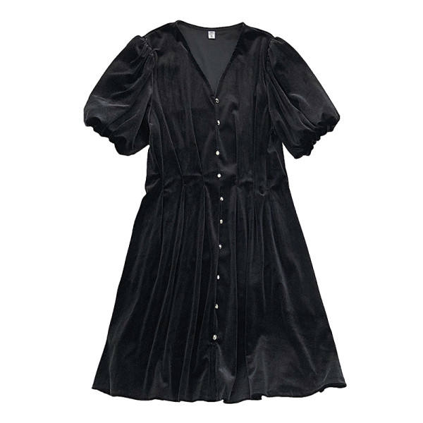 Női bársonyruha gombokkal és V-nyakkal