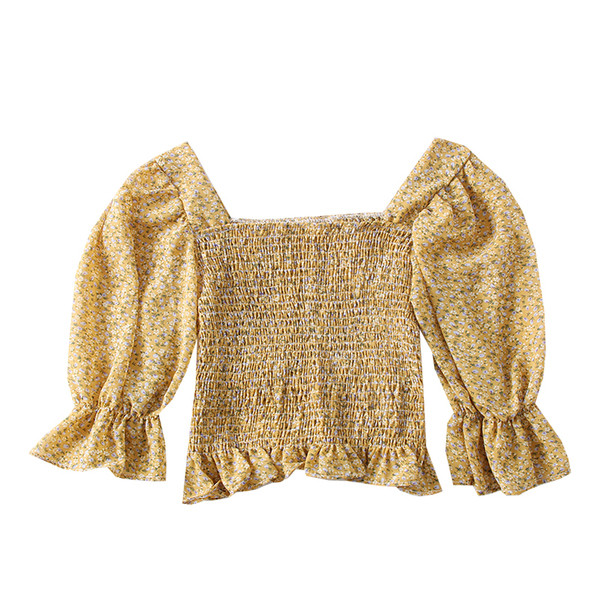 Női blúz négyzet alakú nyakkivágással, virágos motívumokkal és rövid ujjú